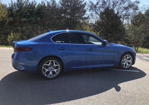 Alfa Romeo Giulia cena 102000 przebieg: 15000, rok produkcji 2020 z Warszawa małe 67